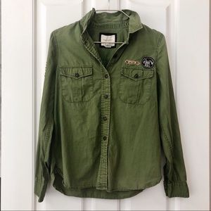 ✨NWOT✨Forever 21 Patch Button-Up Shirt - Green
